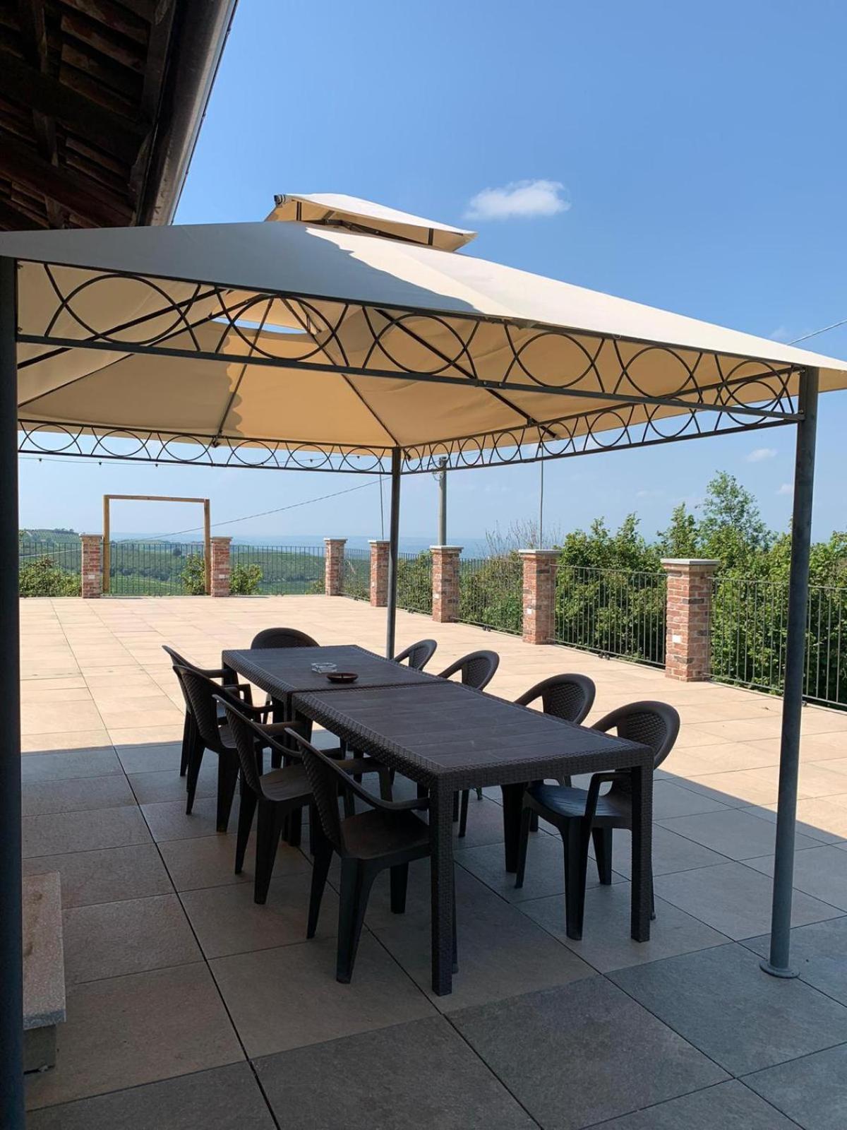Agriturismo Cascina Anri Mango Exteriér fotografie