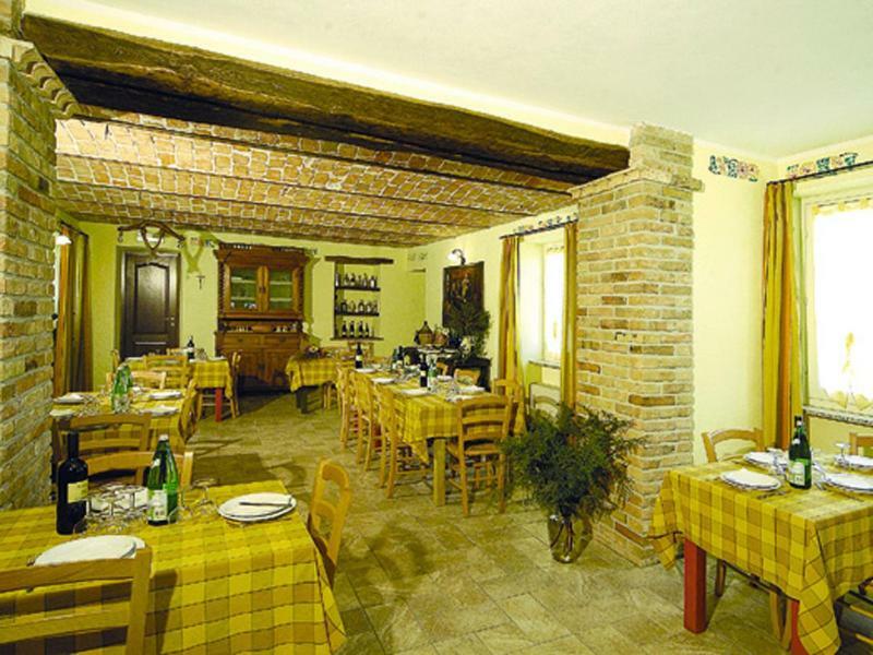 Agriturismo Cascina Anri Mango Exteriér fotografie